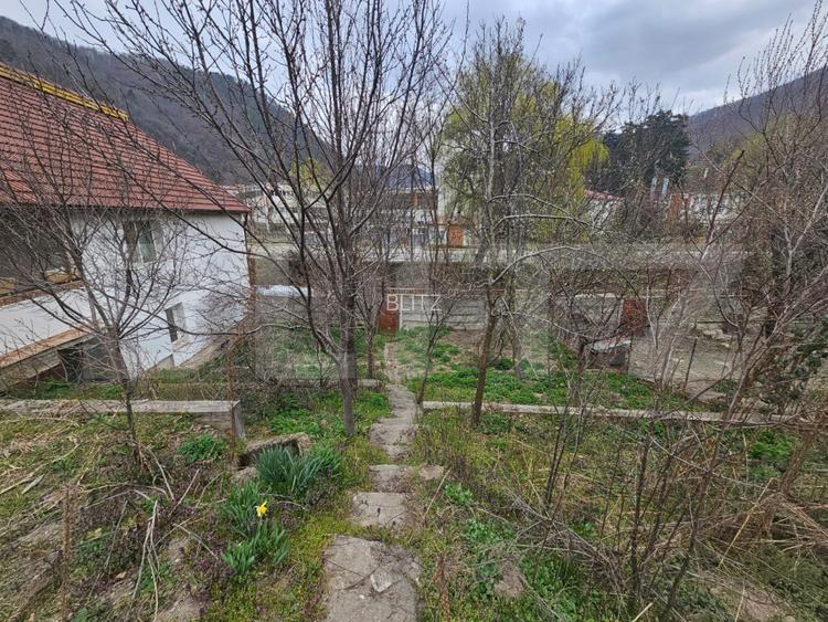 Casă spațioasă cu 4 camere, bucătărie de vară și teren, Cugir - 16