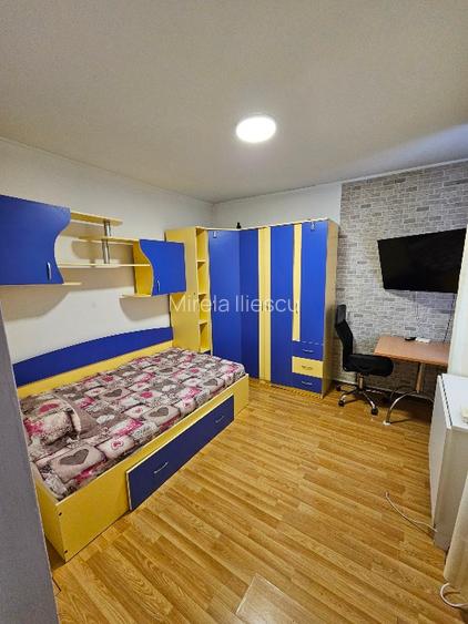 Închiriez apartament 2 camere , decomandat ,  - 8
