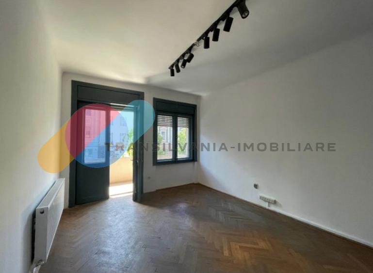 Apartament cu 4 camere, 125 Mp, ultracentral – Eroilor