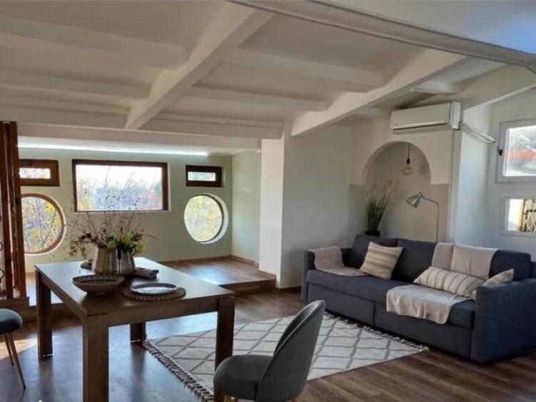 Vand apartament 4 camere deosebit in zona Iancu Nicolae Pipera.