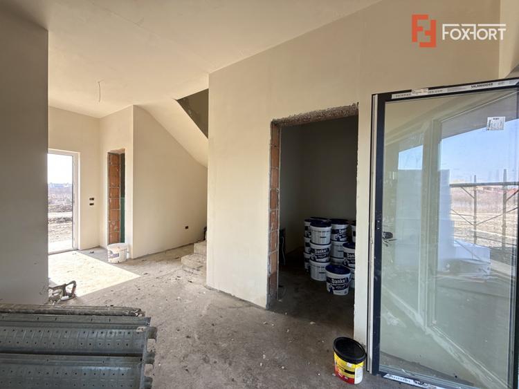 COMISION 0% Triplex cu 4 camere de vanzare in localitatea Sacalaz, zona Centrala