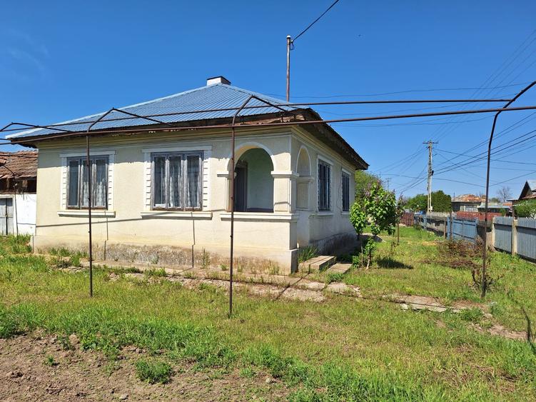 Casa/Teren ~ comuna Smeeni/BZ ~ teren 2878mp ~ Pret: 40.000€
