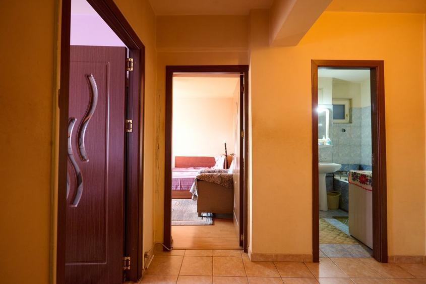 Vand/Schimb Apartament 3 camere ultracentral cu Apartament 2 camere+diferenta