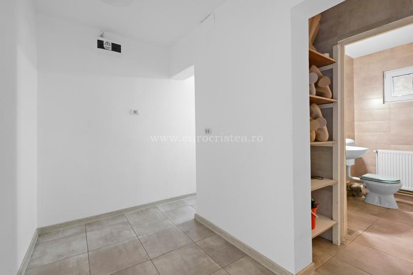 Apartament cu 2 camere de vânzare în Mangalia – Renovat, parter, Strada Sirenei