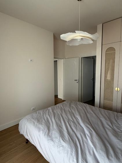Proprietar — închiriez apartament cu 2 camere, 2 băi, terasă și grădină