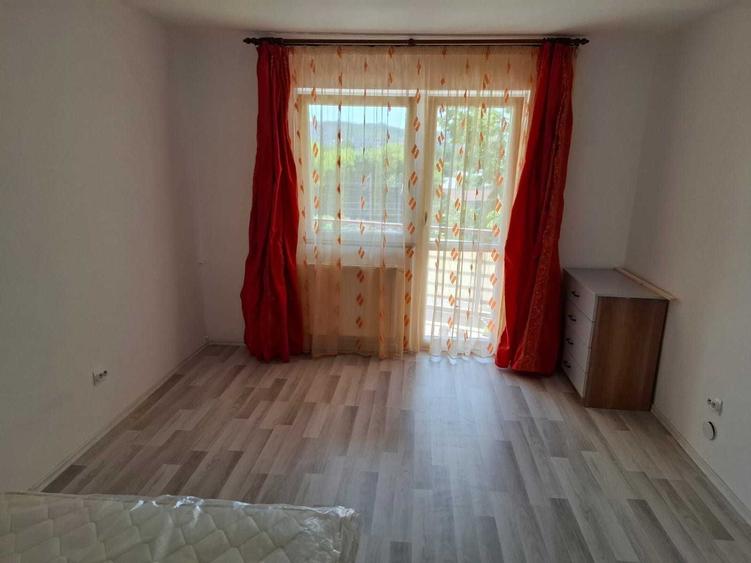 GARA ap.1 camere, decomandat, curat, renovat, mobilat si utilat, et.3/4!