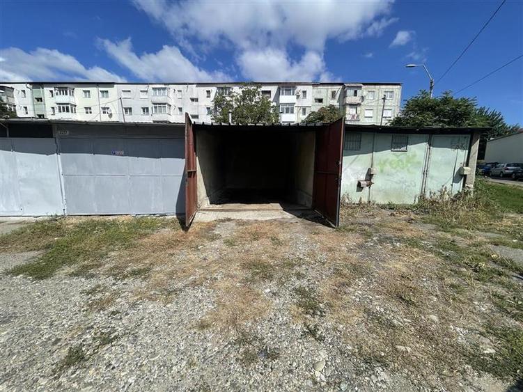 Garaj langa Carrefour - pe teren proprietate