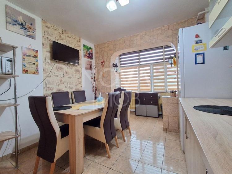Apartament de inchiriat 3 camere etajul 4, cu lift, Zona Vasile Aaron