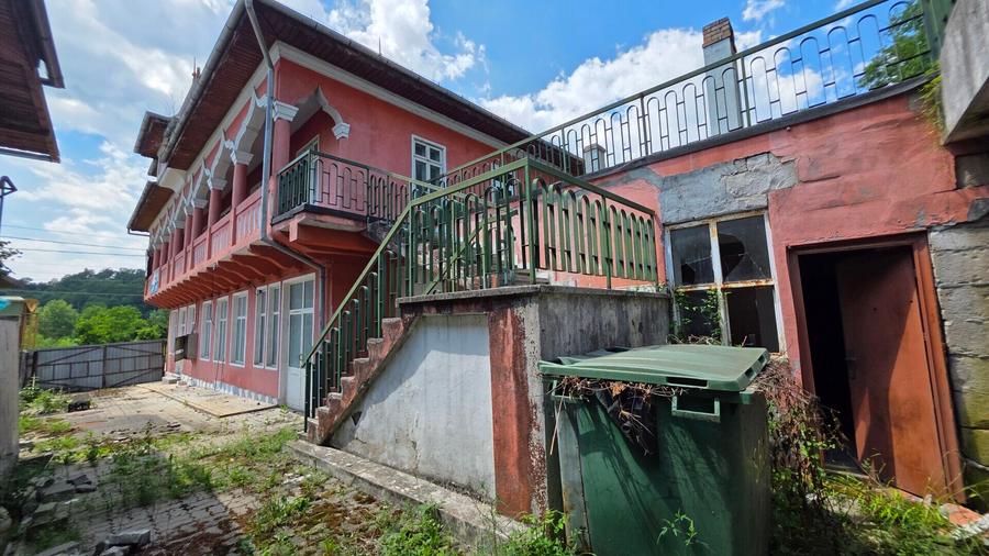 De vanzare spatiu comercial - COMARNIC la DN1