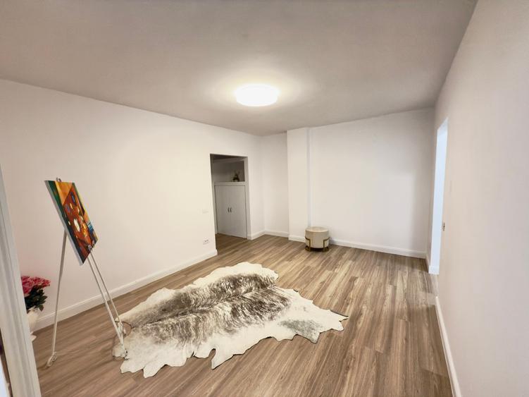Universitate - Unirii, vizavi Magazinul Cocor, comision 0%, negociabil