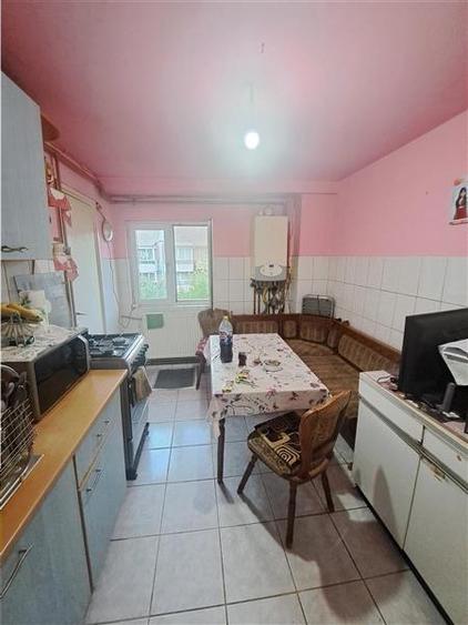 Decomandat cu 2 bai si 2 balcoane
