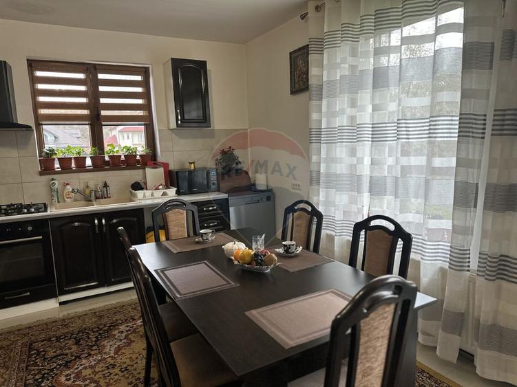 Casă / Vilă Girov Contesti