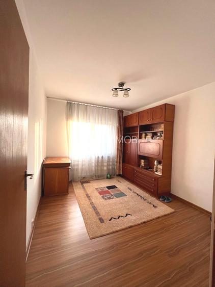 Apartament 3 camere 68mp Bradet -garaj langa bloc Pret 88.000eur neg - 2