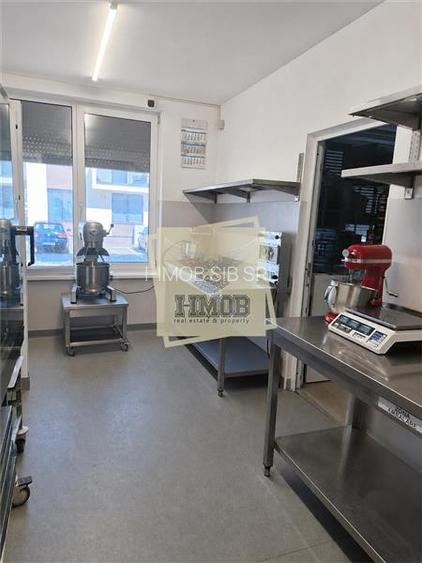 Spatiu comercial autorizat DSV si DSP | 55 mpu | 2 locuri parcare | Selimbar