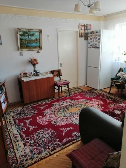 Apartament la parter cu balcon pretabil locuit/birou