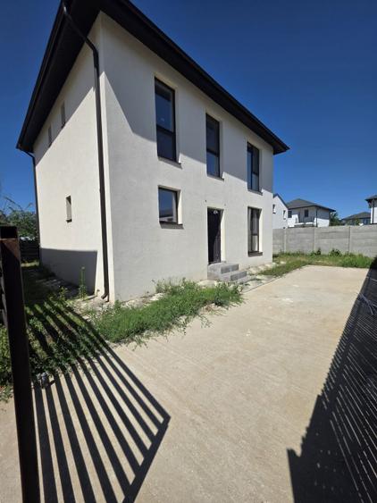 Vanzare Vila Individuala/Cristalului/5 camere id nr 54