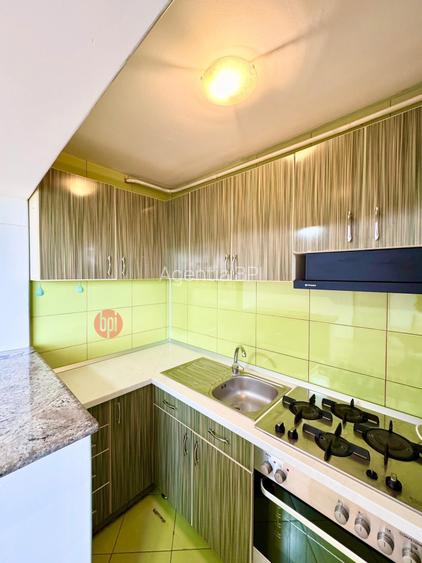 SE INCHIRIAZA micro-apartament tineresc, 2 camere, etaj 4 (cu sarpanta), situat - 3
