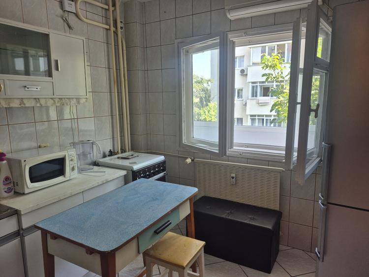 2 camere, et 4/8, strada Turda cu Ion Mihalache