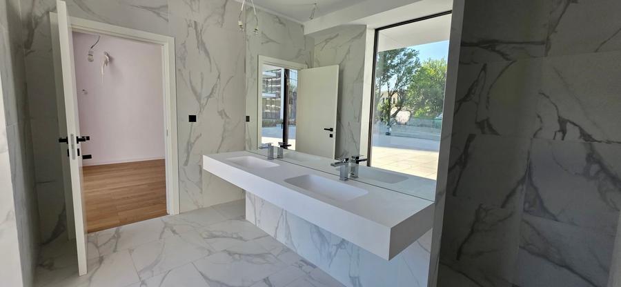 Yacht KID | 4 camere | Terasă 356 mp | Piscină privată | 515 mp suprafață totală