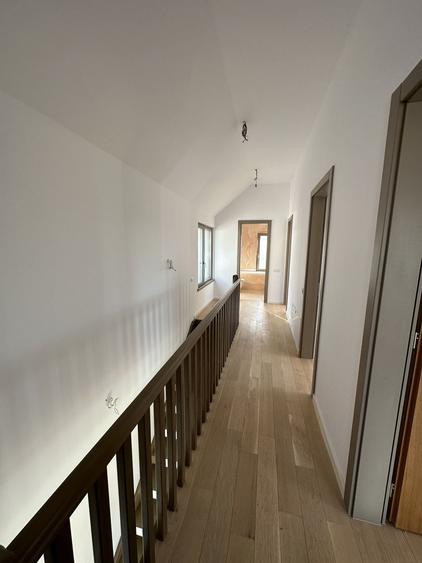Casa cu 5 camere - Dumbravita