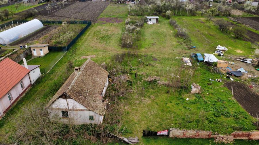 Teren intravilan 3.593 mp de vânzare în Parța