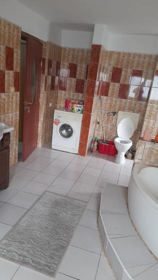 Apartament 3 camere 70 mp etaj 1, decomandat, Rovinari