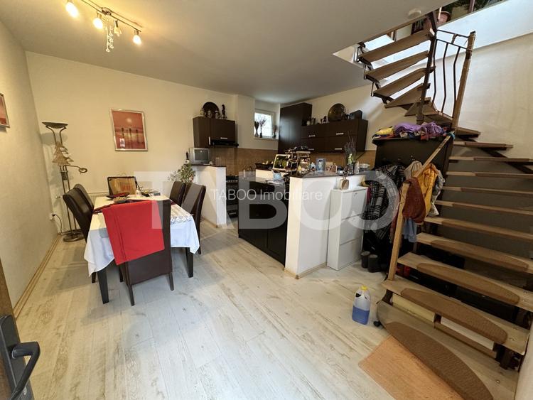 Casa 2 corpuri P+M si P+1 spatiu comercial 70 mpu la strada 2 garaje - 23