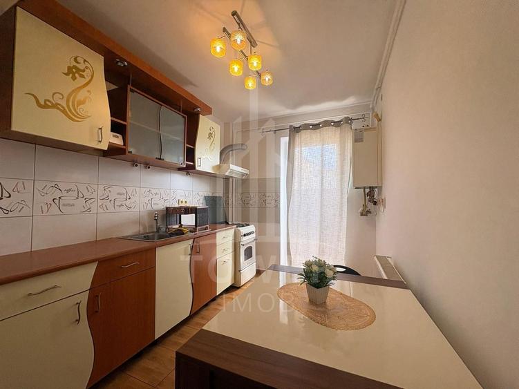 Apartament 3 camere de închiriat - Strada Frunzei