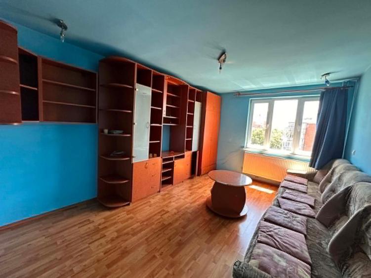 Aradului | 2 Camere | Etaj Intermediar | Decomandat.