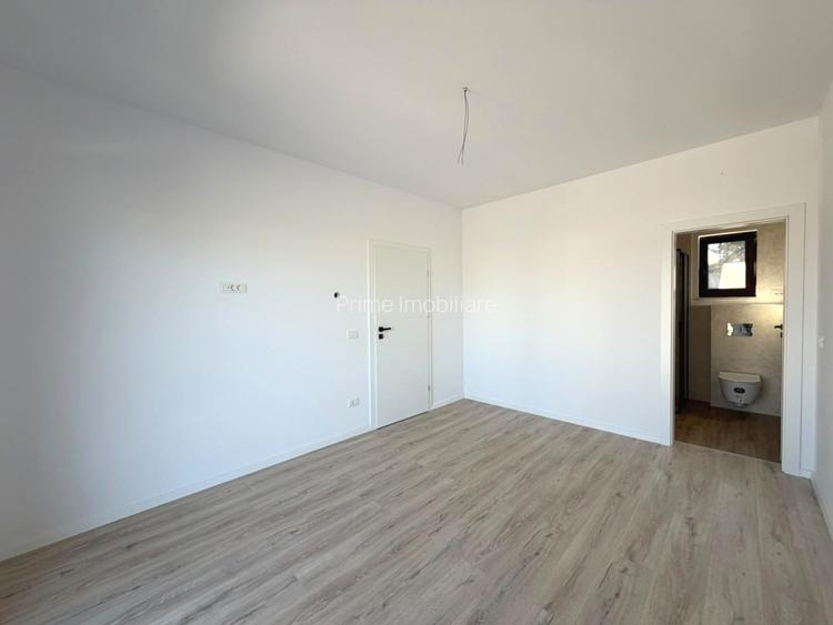 Casa individuala cu 2 dormitoare, 2 bai, bucatarie separata - strada privata! - 5