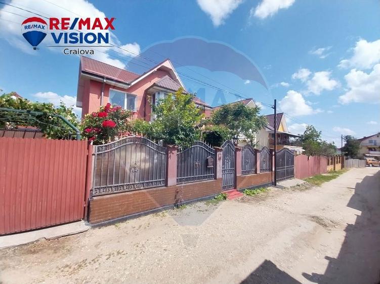 Casă / Vilă cu 4 camere de vânzare în zona Brestei