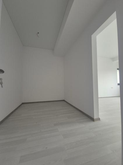 Casa 5 Camere, Curte, Loc de Parcare,Terasa Circulabila