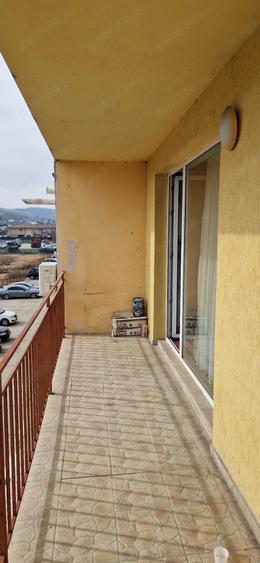 Apartament cu o camera, decomandat, balcon, zona Porii