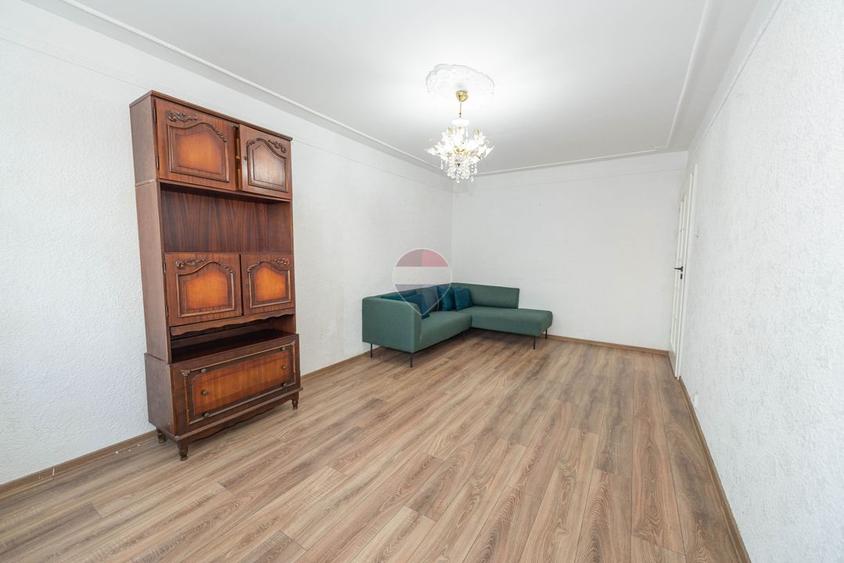 Apartament 3 camere de vanzare, balcon, renovat, Berceni, sector 4