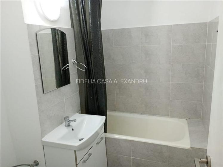 Apartament de vanzare 3 camere, Centru - 7