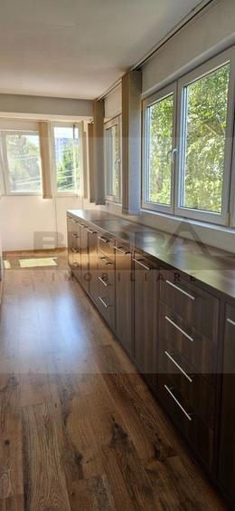 Apartament de 2 camere, decomandat, 73mp, parcare, zona Trifoiului