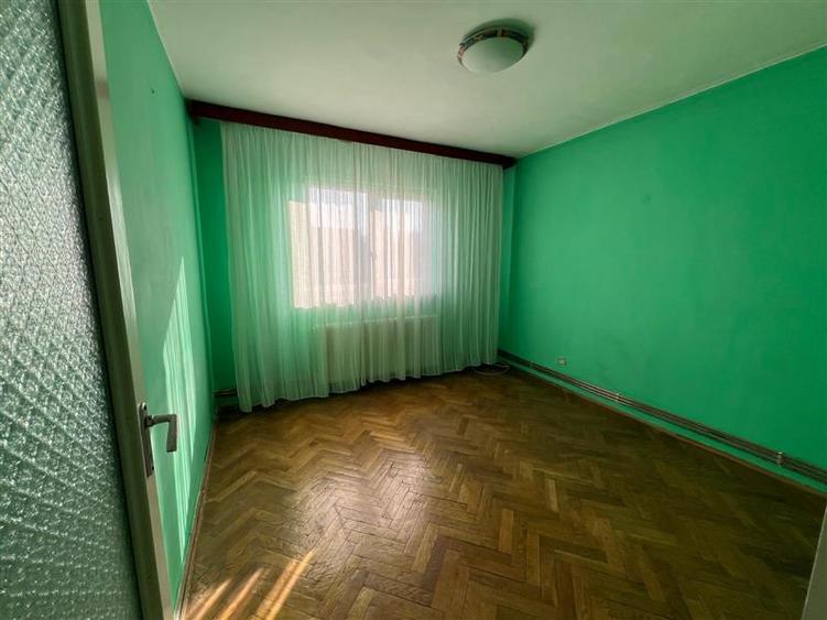 Apartament cu 4 camere de vânzare in Dambu