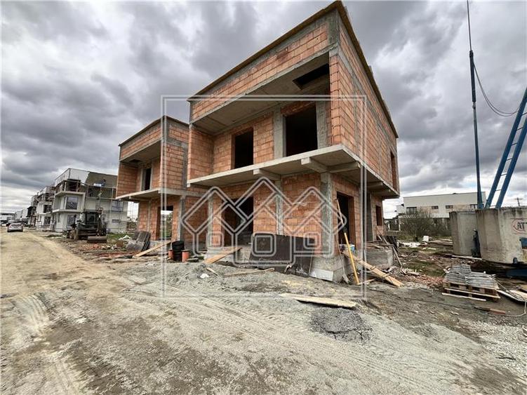 Casa tip duplex in Selimbar, 4 camere, 200 mp teren
