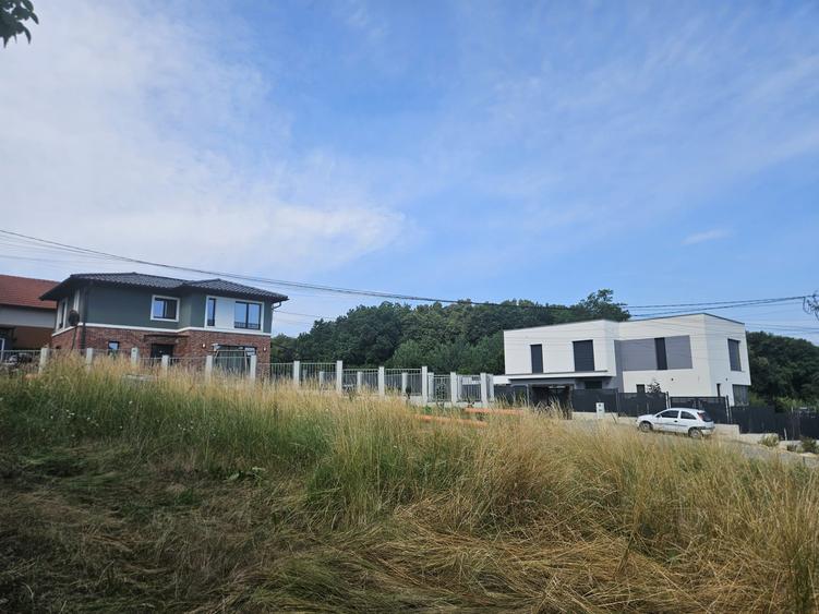 Teren construibil imediat, 718 mp, PUZ finalizat, zona camping Faget!