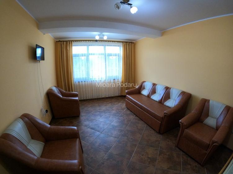 Casa cu etaj, mansarda, curte, 3 dormitoare, 3 camere de zi, 4 bai. Com. Smardan