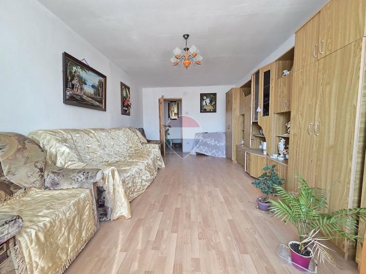 2 camere suprafata generoasa 72 mp