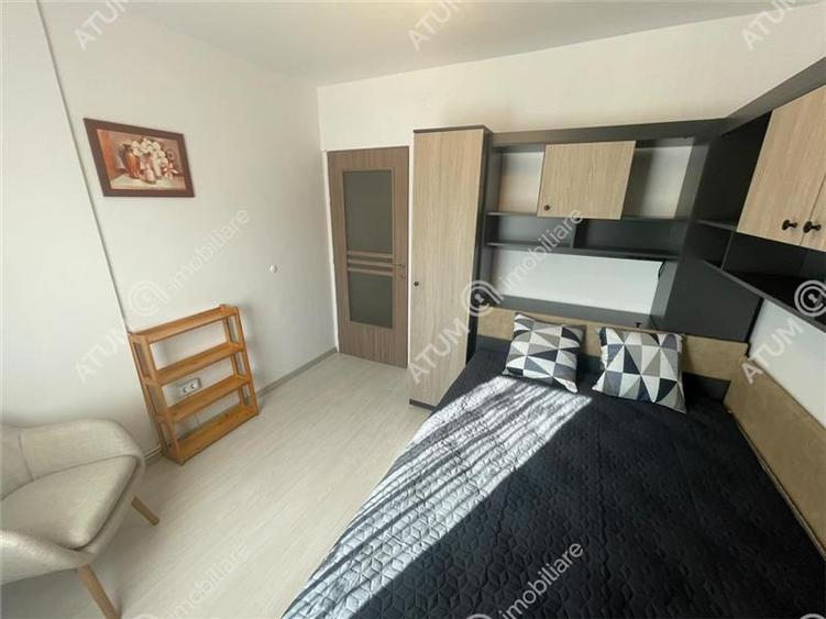 Apartament 3 camere decomandate balcon zona Vasile Aaron din Sibiu