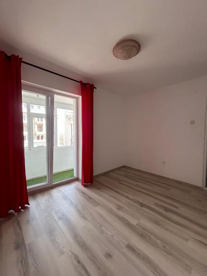 Apartament nemobilat, birou!