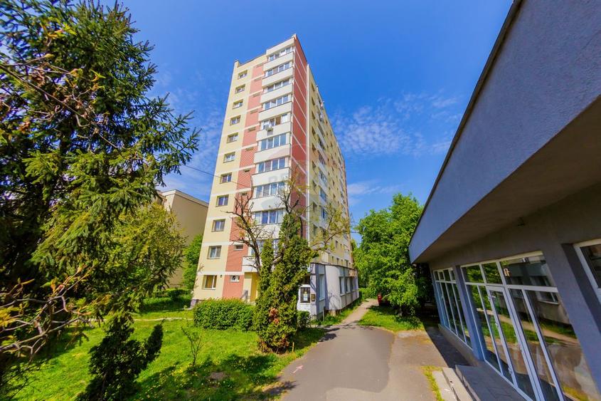 BLD BUCURESTI ETAJ 1 APARTAMENT CU 4 CAMERE  DE VANZARE