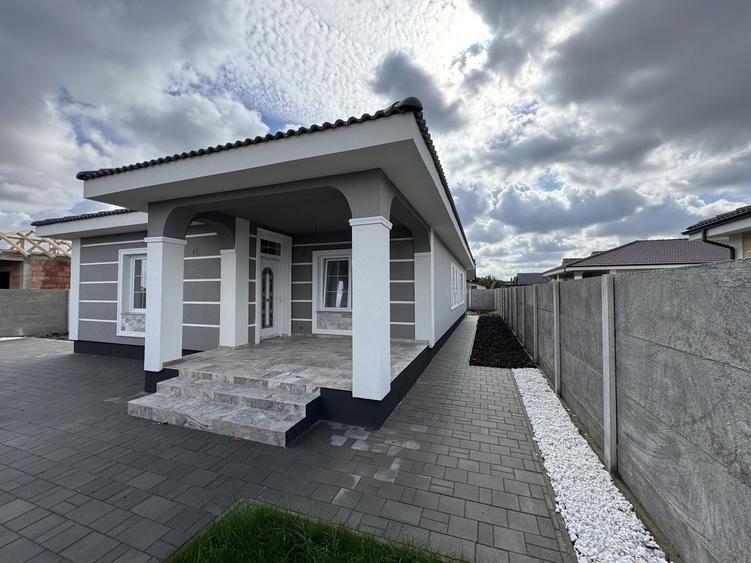 Casa Individuala Parter Sanmihaiu Roman,4 Camere,2 Bai,Proiect Modern