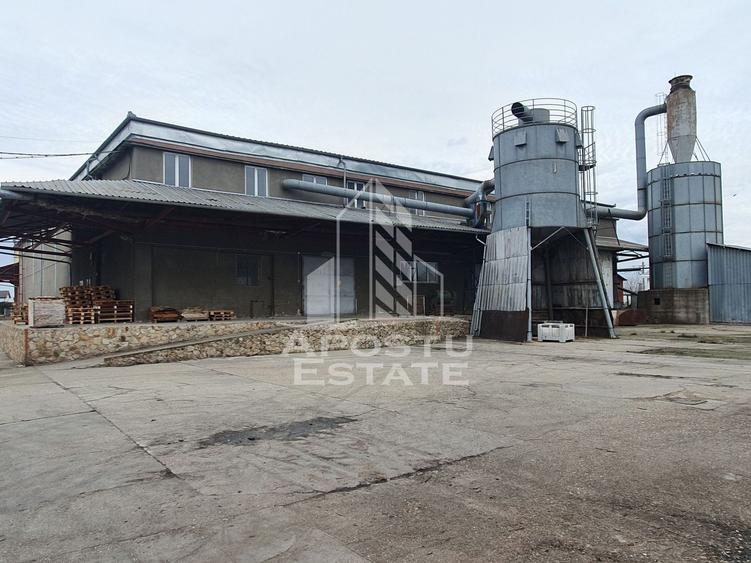 SPATIU INDUSTRIAL cu 3 hale si depozite acoperite