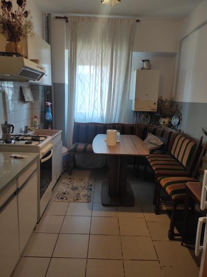 Apartament cu 2 camere decomandat, etajul 3/4, zona Nicolina