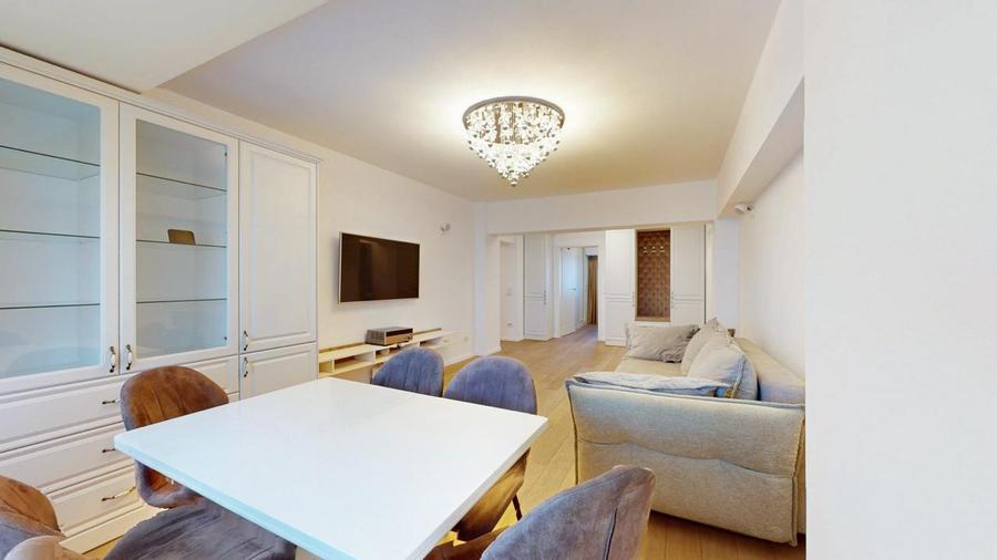 Apartament 4 camere Bd Unirii, renovat, centrala proprie, parcare
