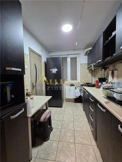 De vânzare apartament 3 camere - Decomandat, Etaj 1 - Bld. Camil Ressu