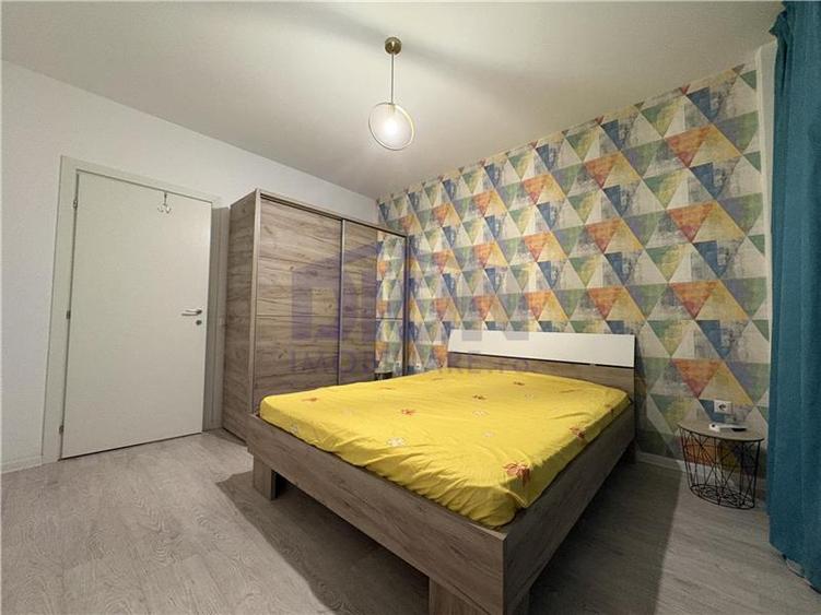 Militari - Rosu , Avangarde 2 camere, 49mp